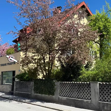 3 Zimmer Apartment Salzburg Süd, Salzburg Stadt Umgebung, Ferienwohnung in Hallein, südlich von Salzburg und östlich von Berchtesgaden Apartamento